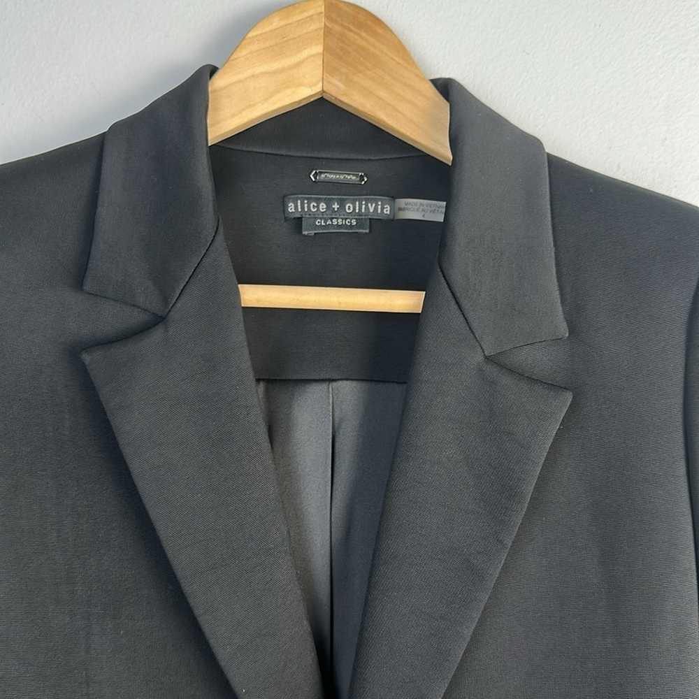 Alice + Olivia Classics Black Single Button Blazer Pockets Lined Size 4 Business - Picture 4 of 16